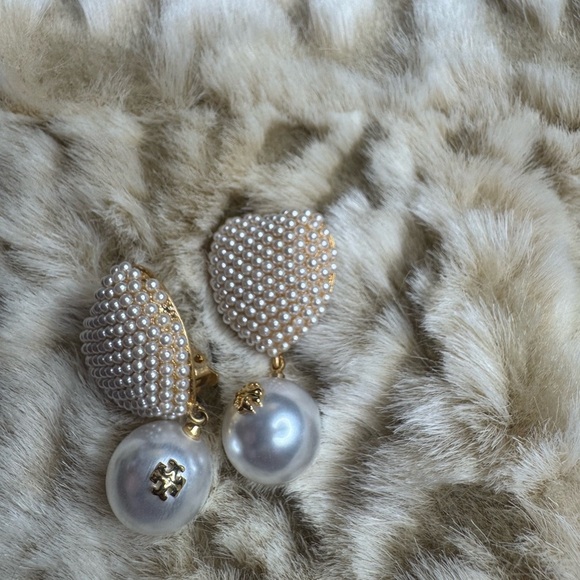 Tory Burch Elegant Pearl Heart Drop Clip on Earrings - Picture 9 of 10